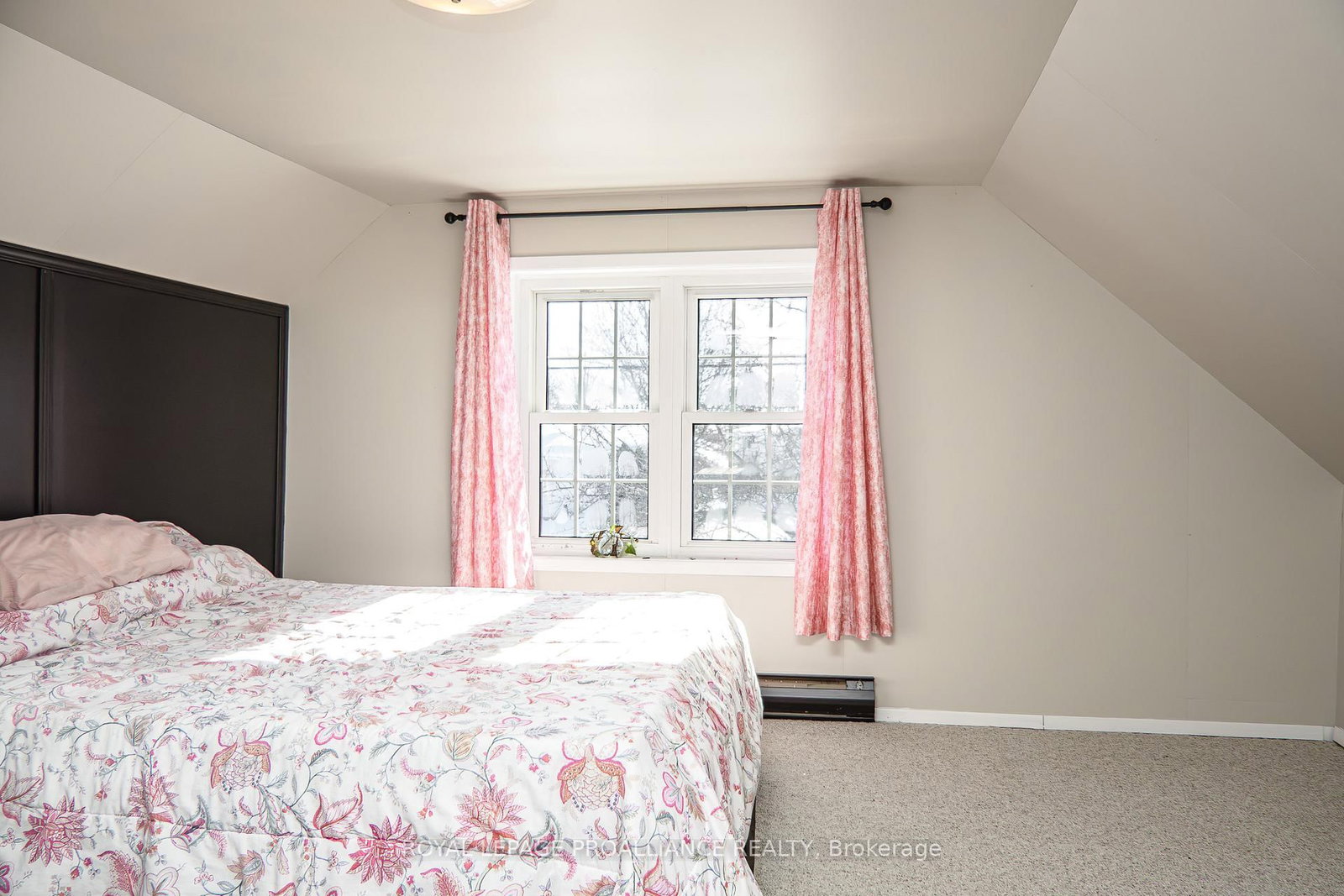 Detached House for sale at 146 Creswell Drive, Quinte West, Ontario, K8V 3H5 - Trenton Ward - MLS: X12772436