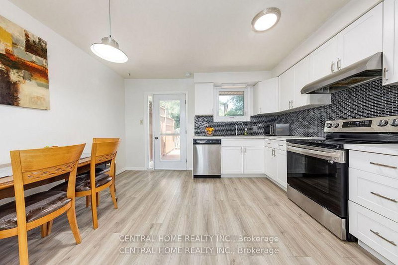 92 Pinemeadow Cres, Waterloo, N2T 1A7 | Image 3