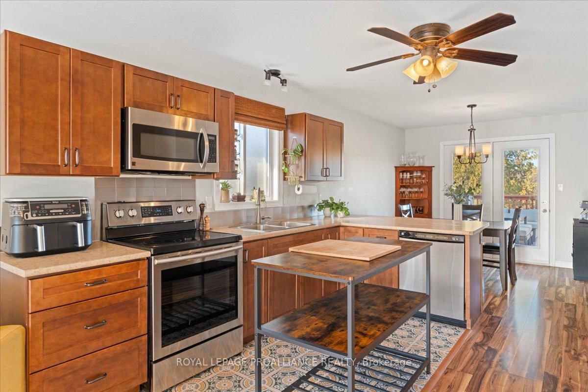 Detached House for sale at 189 Nicholas Street, Quinte West, Ontario, K8V 6E8 - Murray Ward - MLS: X12772602