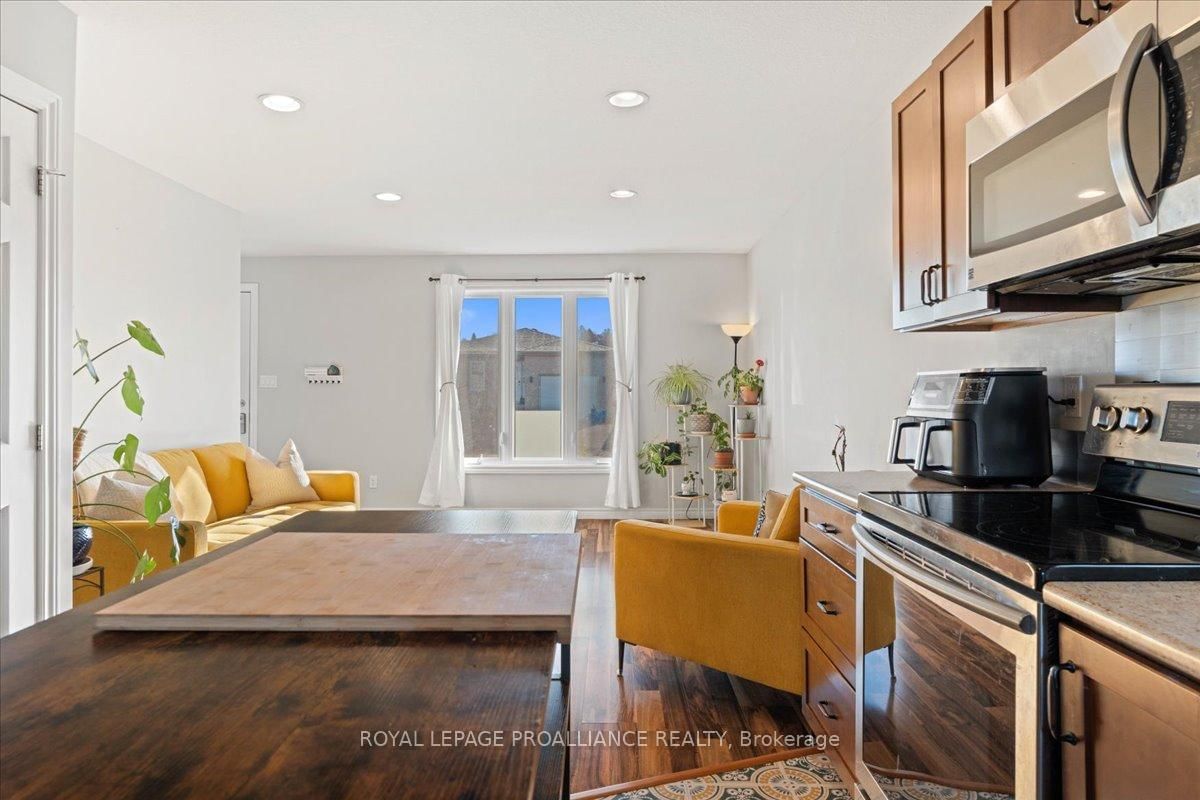 Detached House for sale at 189 Nicholas Street, Quinte West, Ontario, K8V 6E8 - Murray Ward - MLS: X12772602