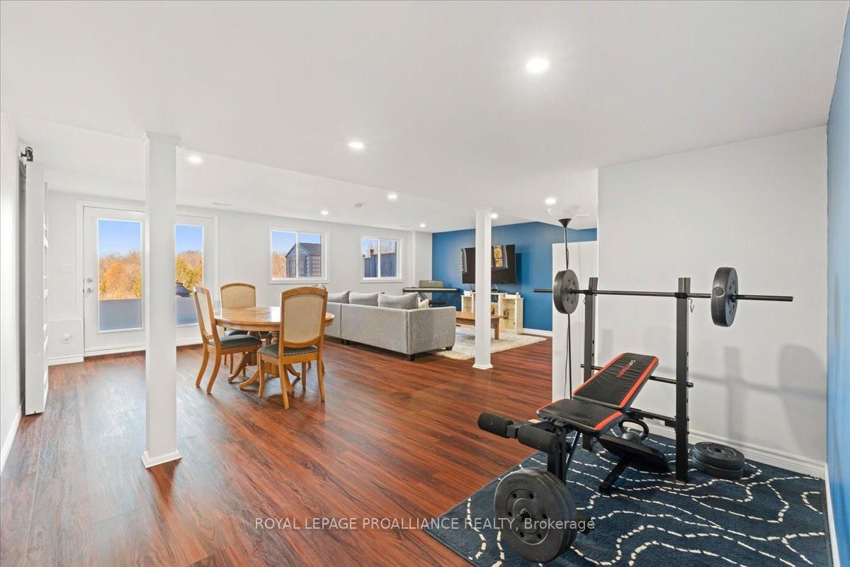 Detached House for sale at 189 Nicholas Street, Quinte West, Ontario, K8V 6E8 - Murray Ward - MLS: X12772602