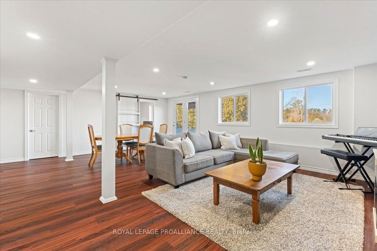 Detached House for sale at 189 Nicholas Street, Quinte West, Ontario, K8V 6E8 - Murray Ward - MLS: X12772602