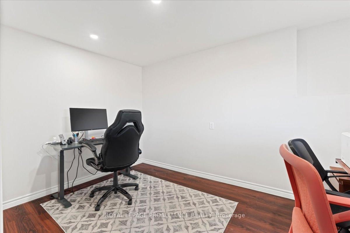 Detached House for sale at 189 Nicholas Street, Quinte West, Ontario, K8V 6E8 - Murray Ward - MLS: X12772602