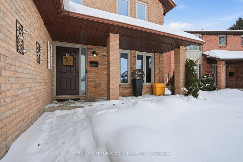 83 Briarsdale Cres, Welland, L3C 6S8 | Image 2