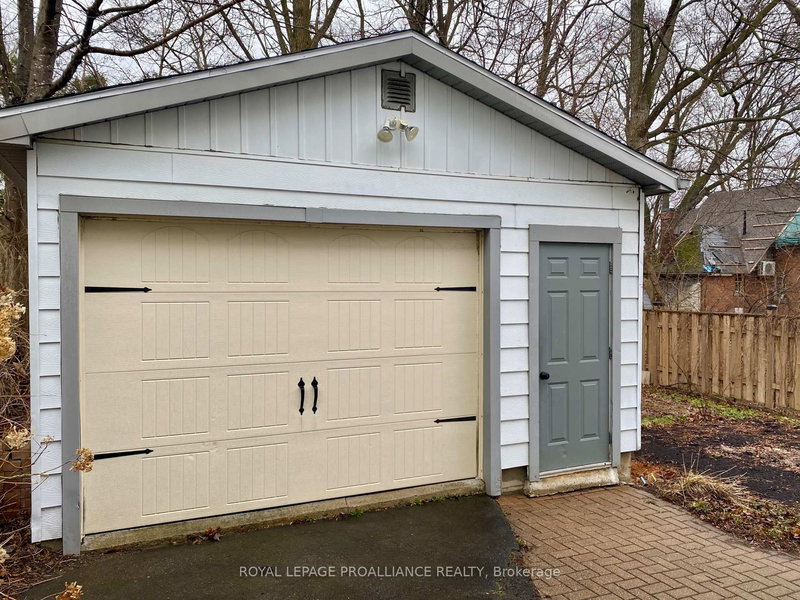 37 Orchard St, Brockville, K6V 2J6 | Image 3