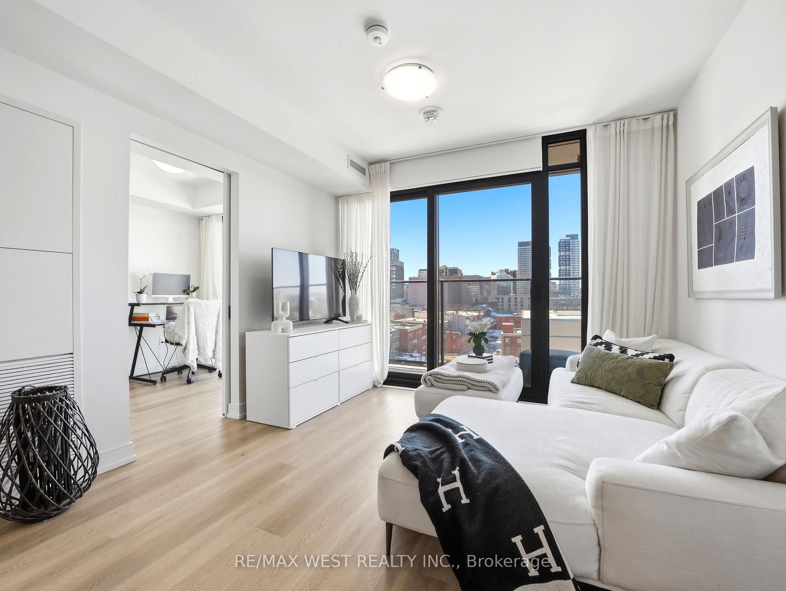 Condo for sale at 912-1 Jarvis Street, Hamilton, Ontario, L8R 3J2 - Beasley - MLS: X12773352