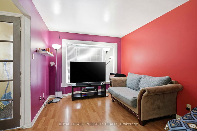 309 Ellen Ave, Cornwall, K6J 5T6 | Image 3