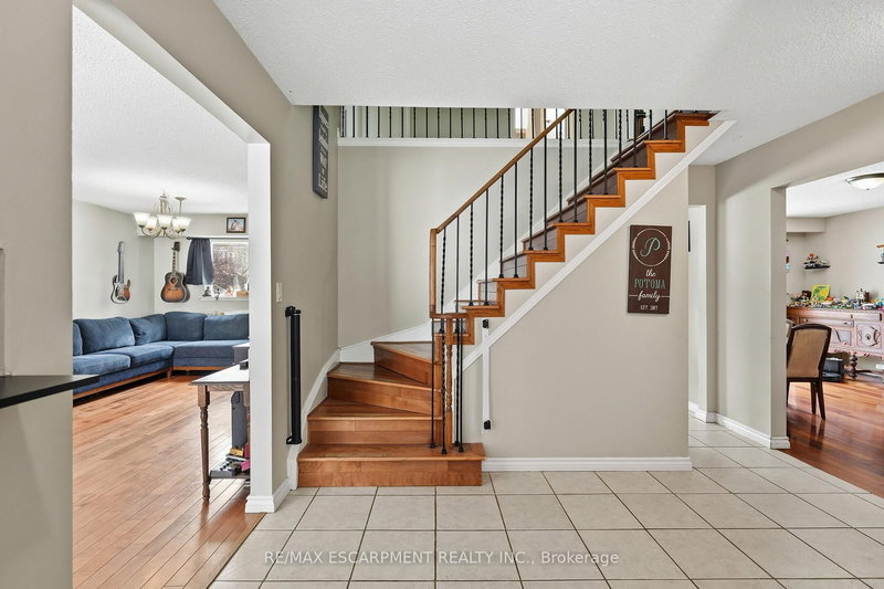 17 Strawberry Lane, Brantford, N3T 5Z6 | Image 2