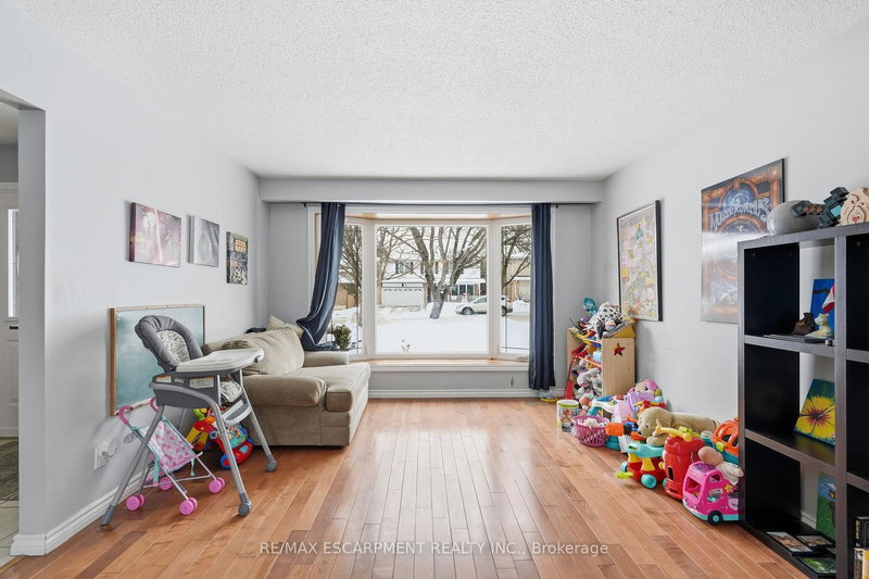 17 Strawberry Lane, Brantford, N3T 5Z6 | Image 3