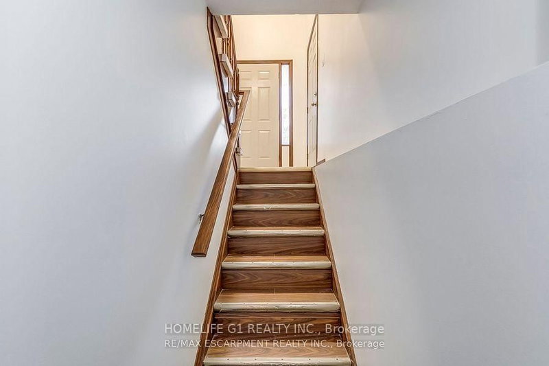 27 Gilcrest St, Hamilton, L9C 7G9 | Image 2