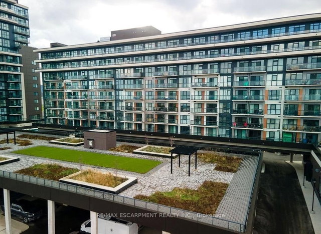 810 - 560 North Service Road