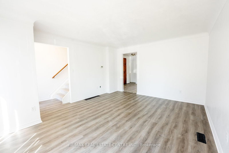 231 Perth St, Brockville, K6V 5E7 | Image 2