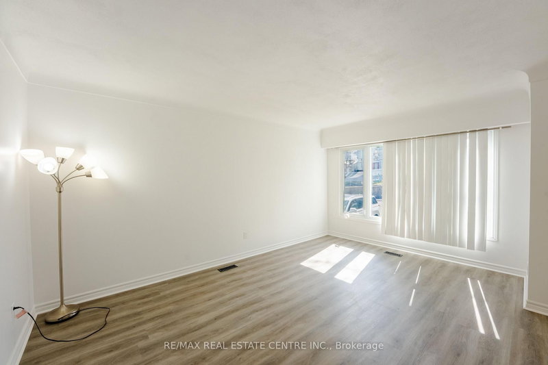 231 Perth St, Brockville, K6V 5E7 | Image 3