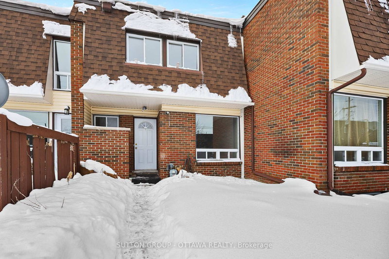 home for lease on 68-2939 Fairlea Crescent