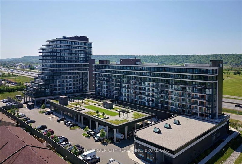 home for lease on 804-560 North Service Road