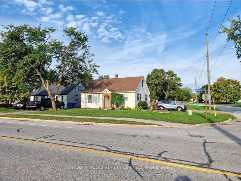 home for lease on 323-323 Mcnaughton Avenue E