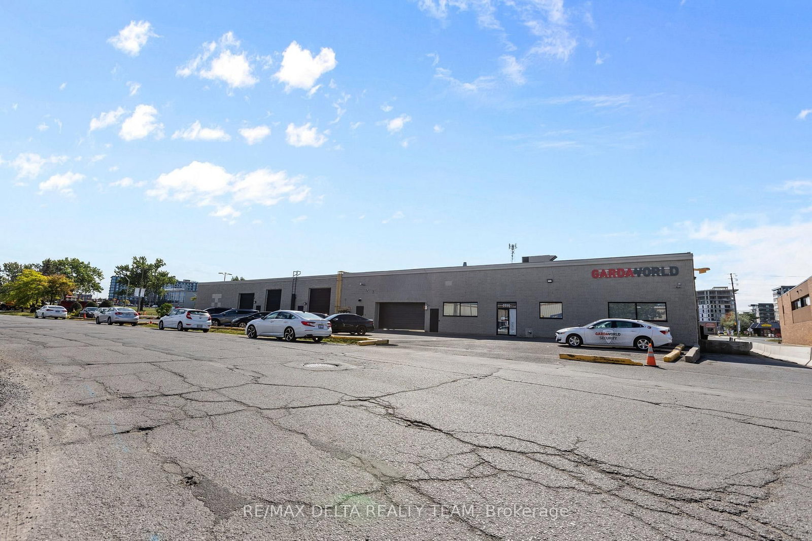 2250 Gladwin Crescent