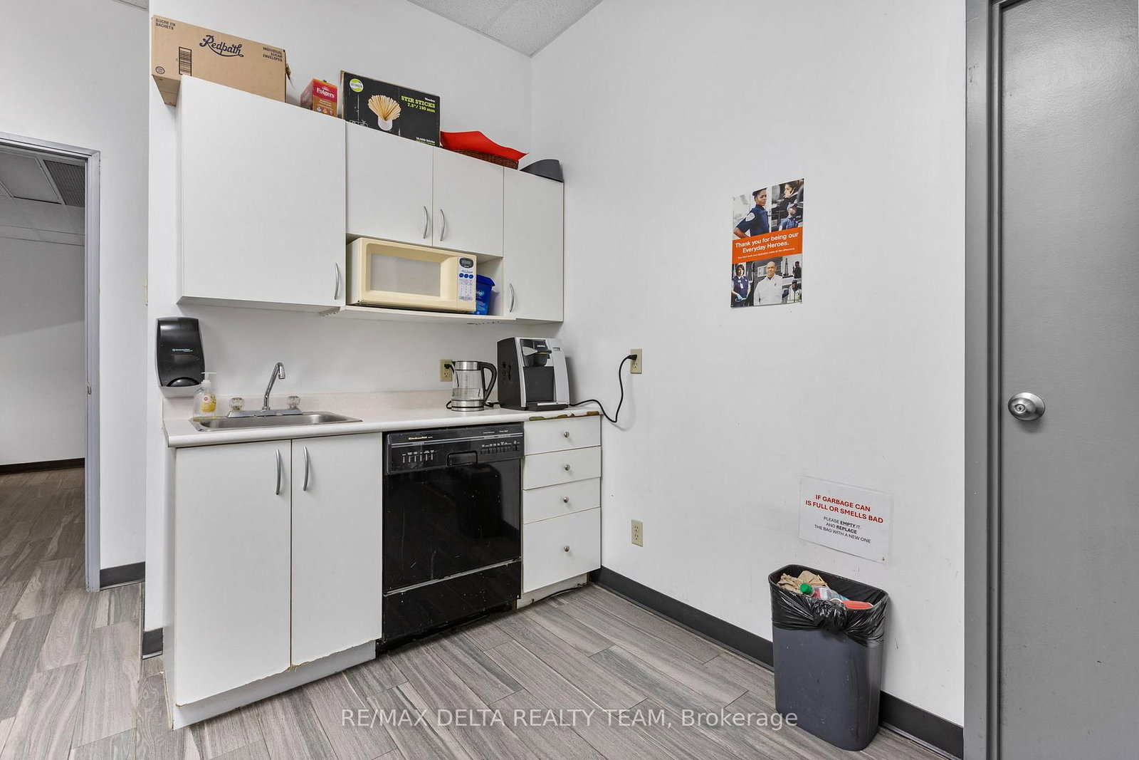 2250 Gladwin Crescent - Photo 4