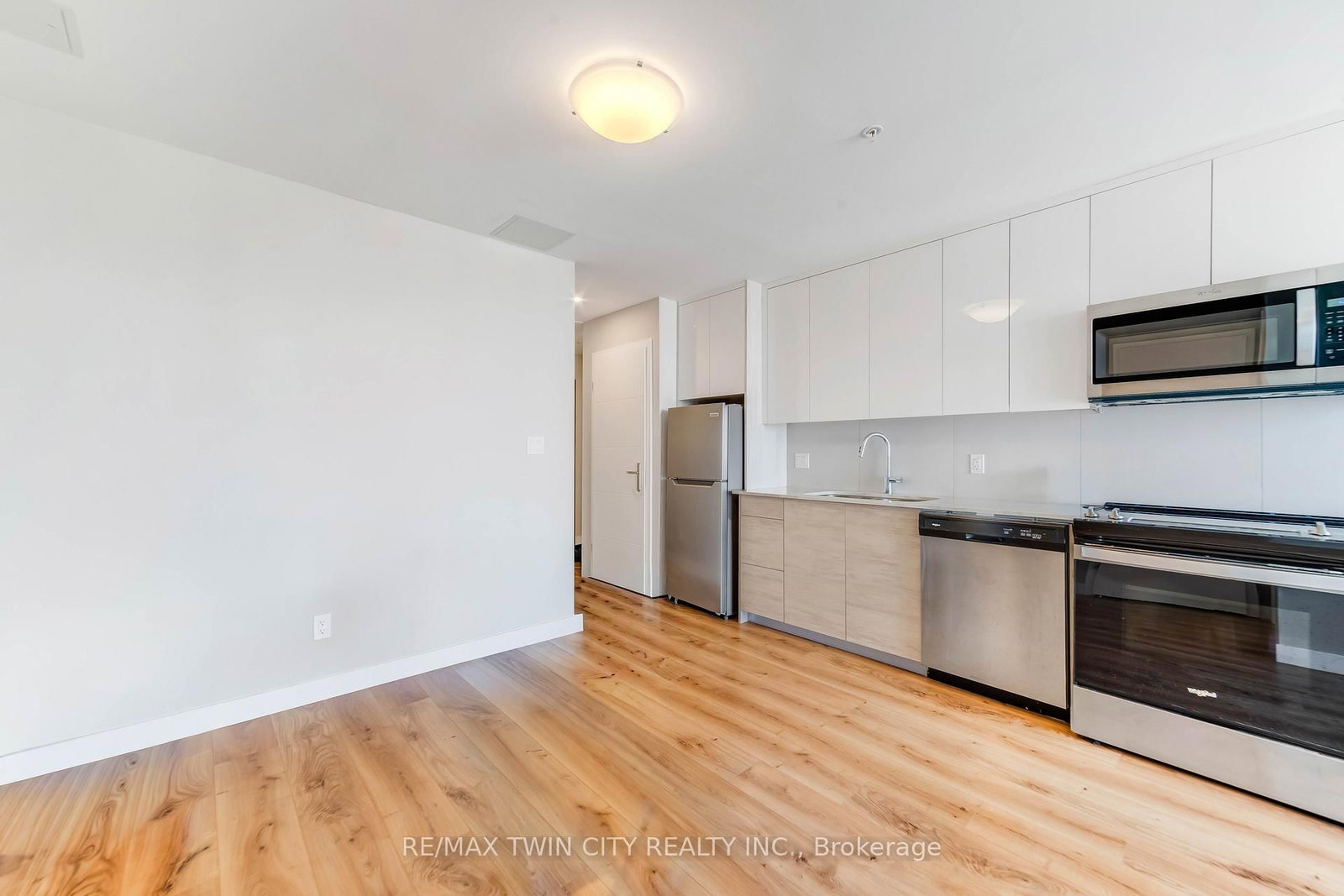 Condo for sale at 2705-60 Frederick Street, Kitchener, Ontario, N2H 0C7 - MLS: X12775798