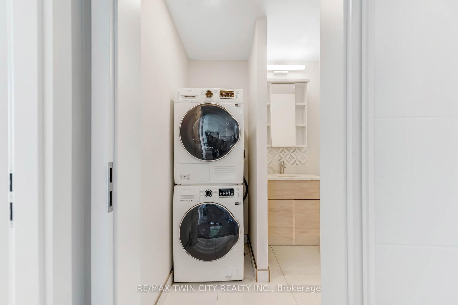 Condo for sale at 2705-60 Frederick Street, Kitchener, Ontario, N2H 0C7 - MLS: X12775798