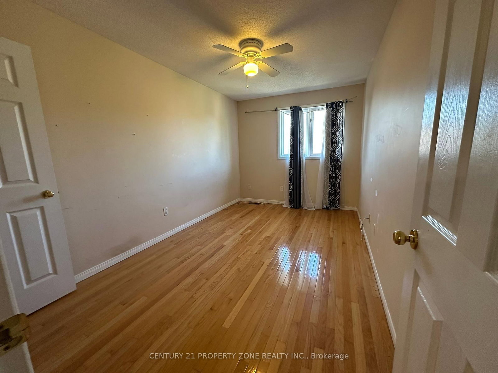 Townhouse for sale at 35-1889 Upper Wentworth Street, Hamilton, Ontario, L9B 2T8 - Allison - MLS: X12776288