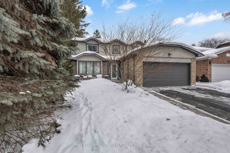 19 FIELDGATE St, Hamilton, L9H 6N3 | Image 2