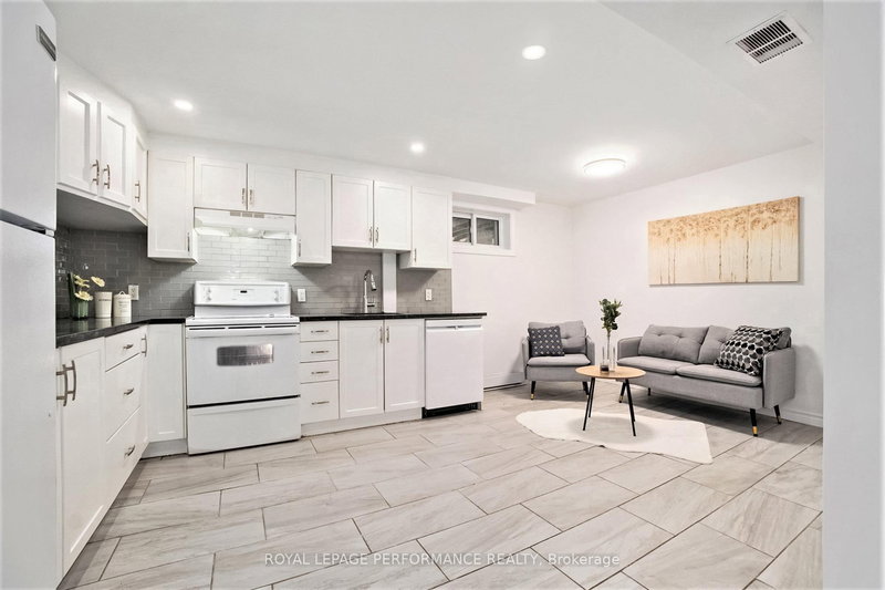 33-B Majestic Dr, Ottawa, K2G 1C6 | Image 2