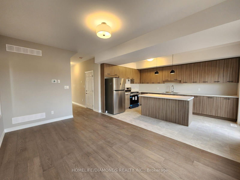 97 Renfrew Tr, Welland, L3C 0K2 | Image 2