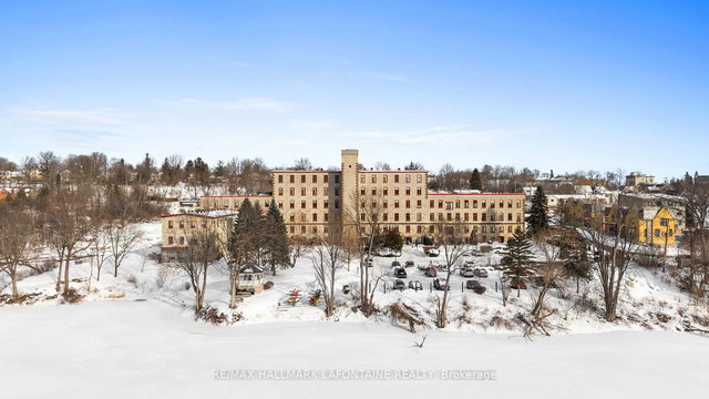 107 - 1 Rosamond Street E