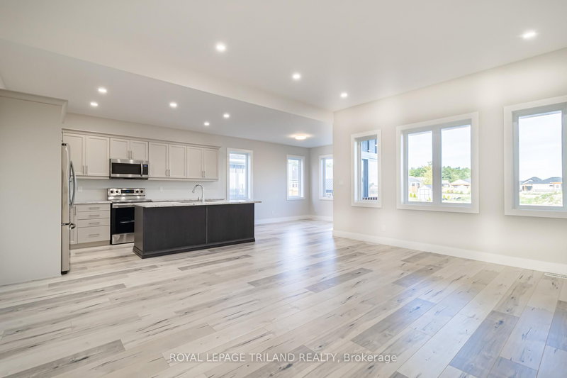 26 Tattersall Lane, Lambton Shores, N0M 1T0 | Image 3