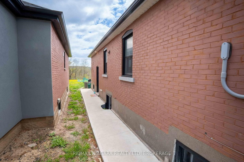 BASEMENT - 233 Pelham Rd, St. Catharines, L2S 1W8 | Image 3