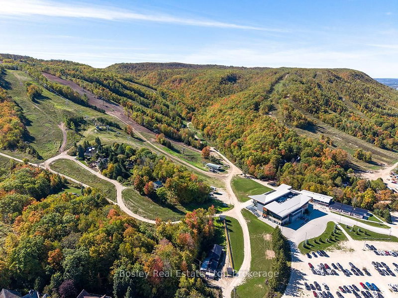 3 - 242 Arrowhead Rd, Blue Mountains, L9Y 0S1 | Image 3