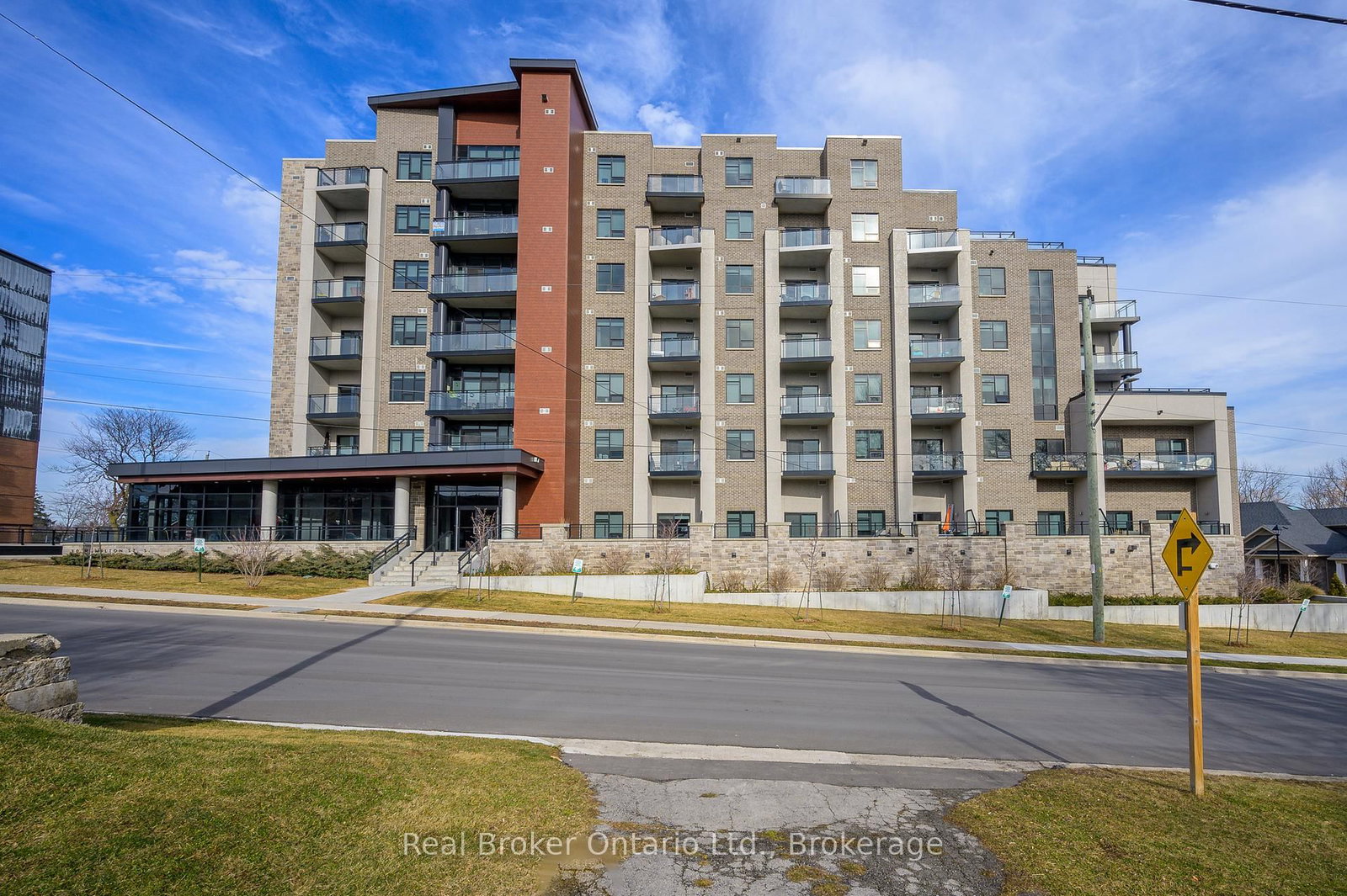 Condo sold at 107-30 Hamilton Street, Hamilton, Ontario, L8B 1V8 - Waterdown - MLS: X12778866
