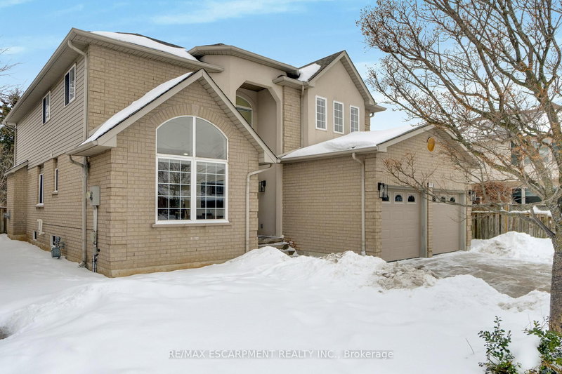 191 Hawkswood Tr, Hamilton, L9B 2T1 | Image 2