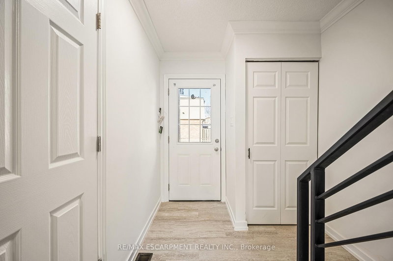 41 - 33 Rochelle Ave, Hamilton, L8W 1P9 | Image 3