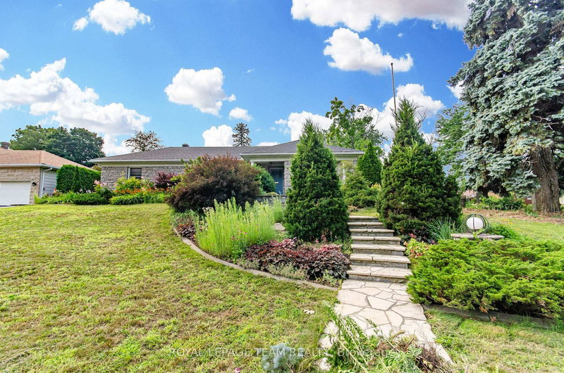 1996 CEDAR LANE Terr, Ottawa, K2A 1J8 | Image 2