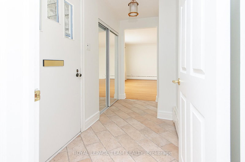 1996 CEDAR LANE Terr, Ottawa, K2A 1J8 | Image 3