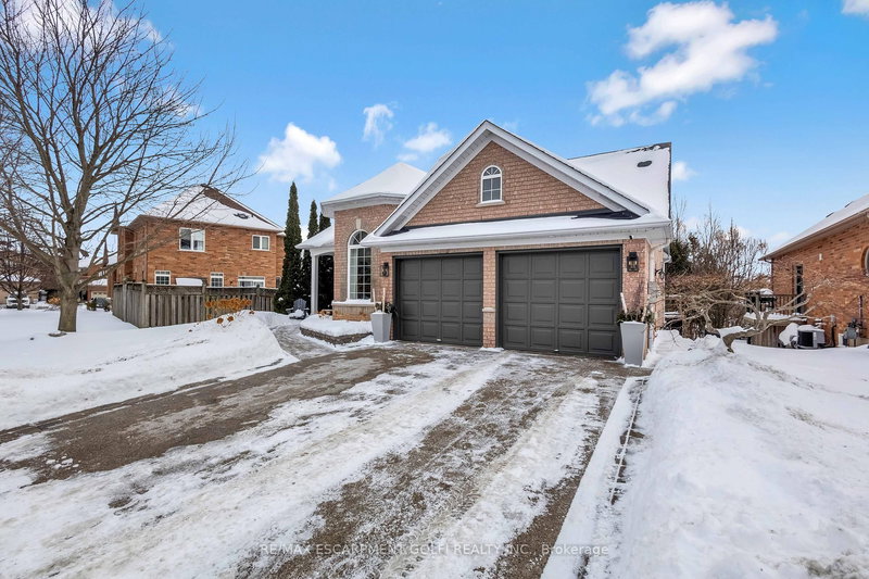 10 Anderson Crt, Hamilton, L9G 4Z7 | Image 3