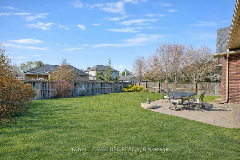 45 Timber Creek Cres, Pelham, L3E 0P3 | Image 3