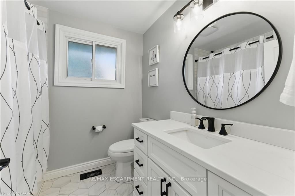 Detached House for sale at 160 Council Crescent, Hamilton, Ontario, L9G 1V1 - Ancaster - MLS: X12779476