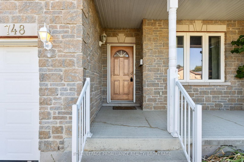 748 Tanner Dr, Kingston, K7M 9G7 | Image 3