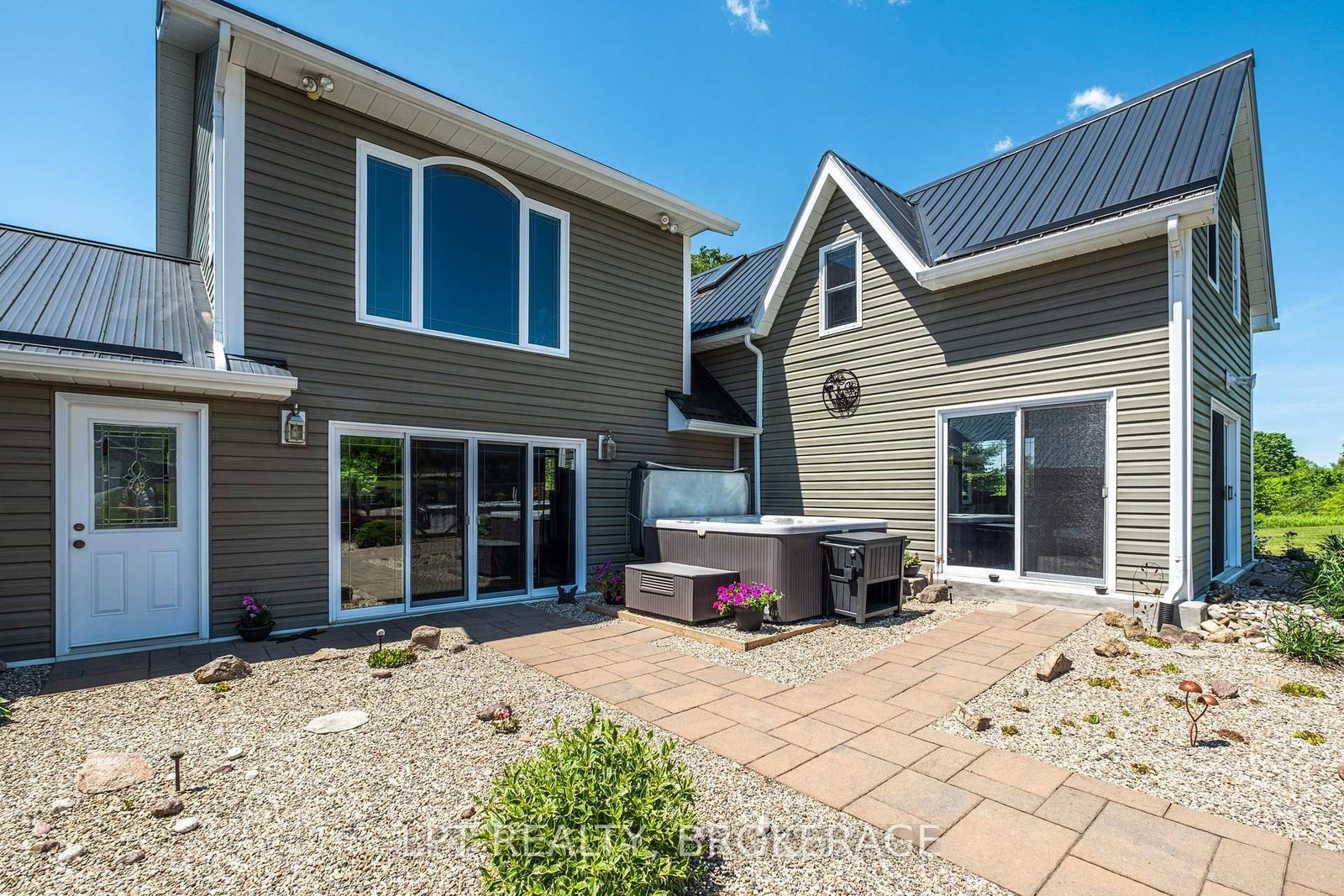 1758 Forty Foot Road • Godfrey, ON photo 8