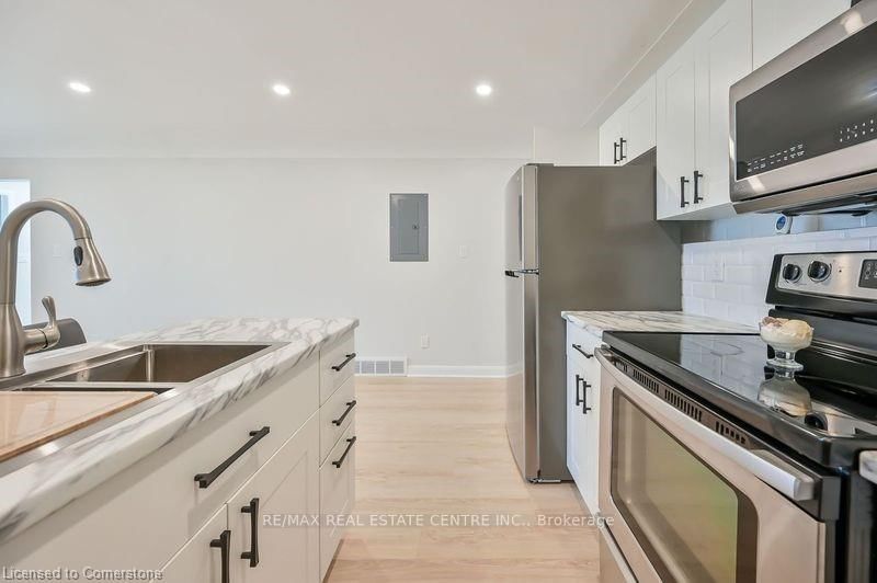 Detached House for lease at Upper-738 Mohawk Road, Hamilton, Ontario, L8T 2R1 - Hampton Heights - MLS: X12780206