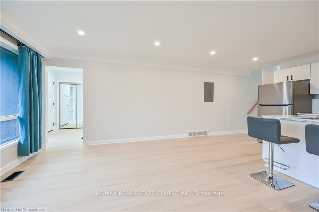 Detached House for lease at Upper-738 Mohawk Road, Hamilton, Ontario, L8T 2R1 - Hampton Heights - MLS: X12780206