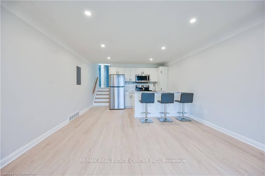 Detached House for lease at Upper-738 Mohawk Road, Hamilton, Ontario, L8T 2R1 - Hampton Heights - MLS: X12780206