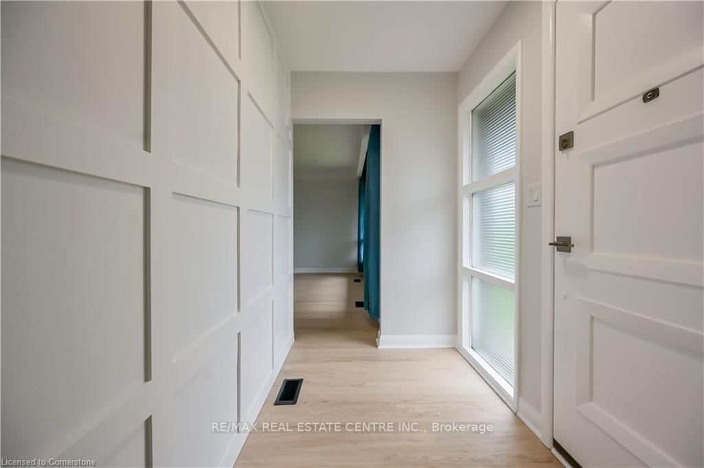 Detached House for lease at Upper-738 Mohawk Road, Hamilton, Ontario, L8T 2R1 - Hampton Heights - MLS: X12780206