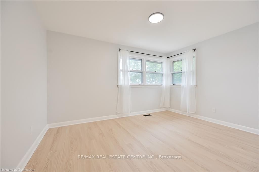 Detached House for lease at Upper-738 Mohawk Road, Hamilton, Ontario, L8T 2R1 - Hampton Heights - MLS: X12780206