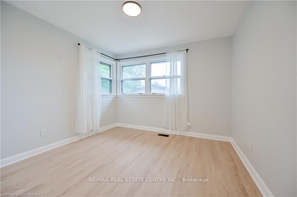 Detached House for lease at Upper-738 Mohawk Road, Hamilton, Ontario, L8T 2R1 - Hampton Heights - MLS: X12780206