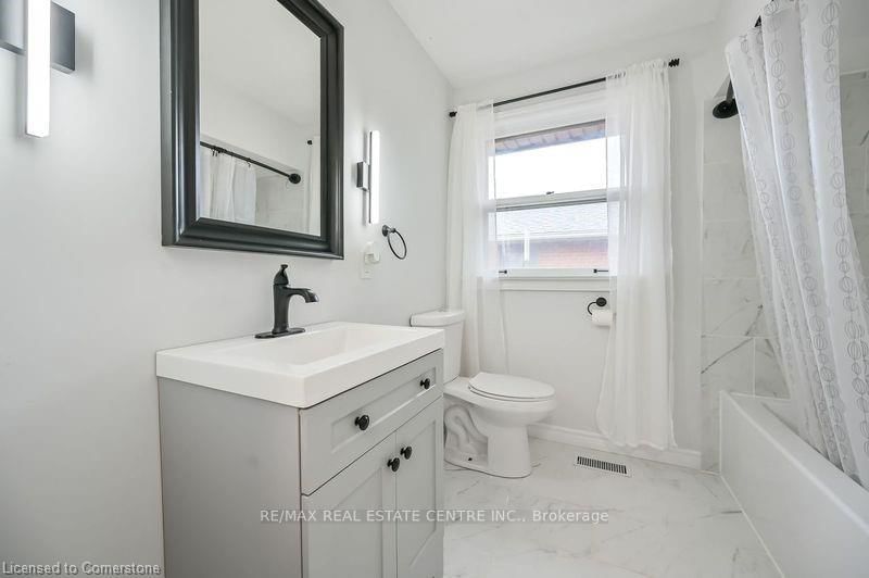 Detached House for lease at Upper-738 Mohawk Road, Hamilton, Ontario, L8T 2R1 - Hampton Heights - MLS: X12780206