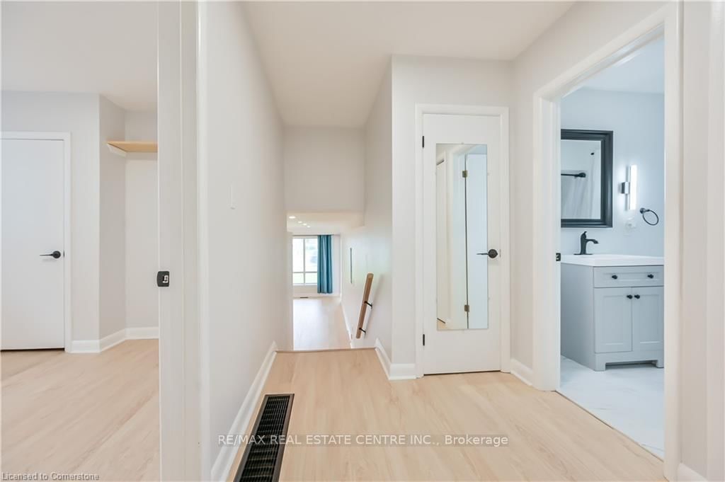 Detached House for lease at Upper-738 Mohawk Road, Hamilton, Ontario, L8T 2R1 - Hampton Heights - MLS: X12780206